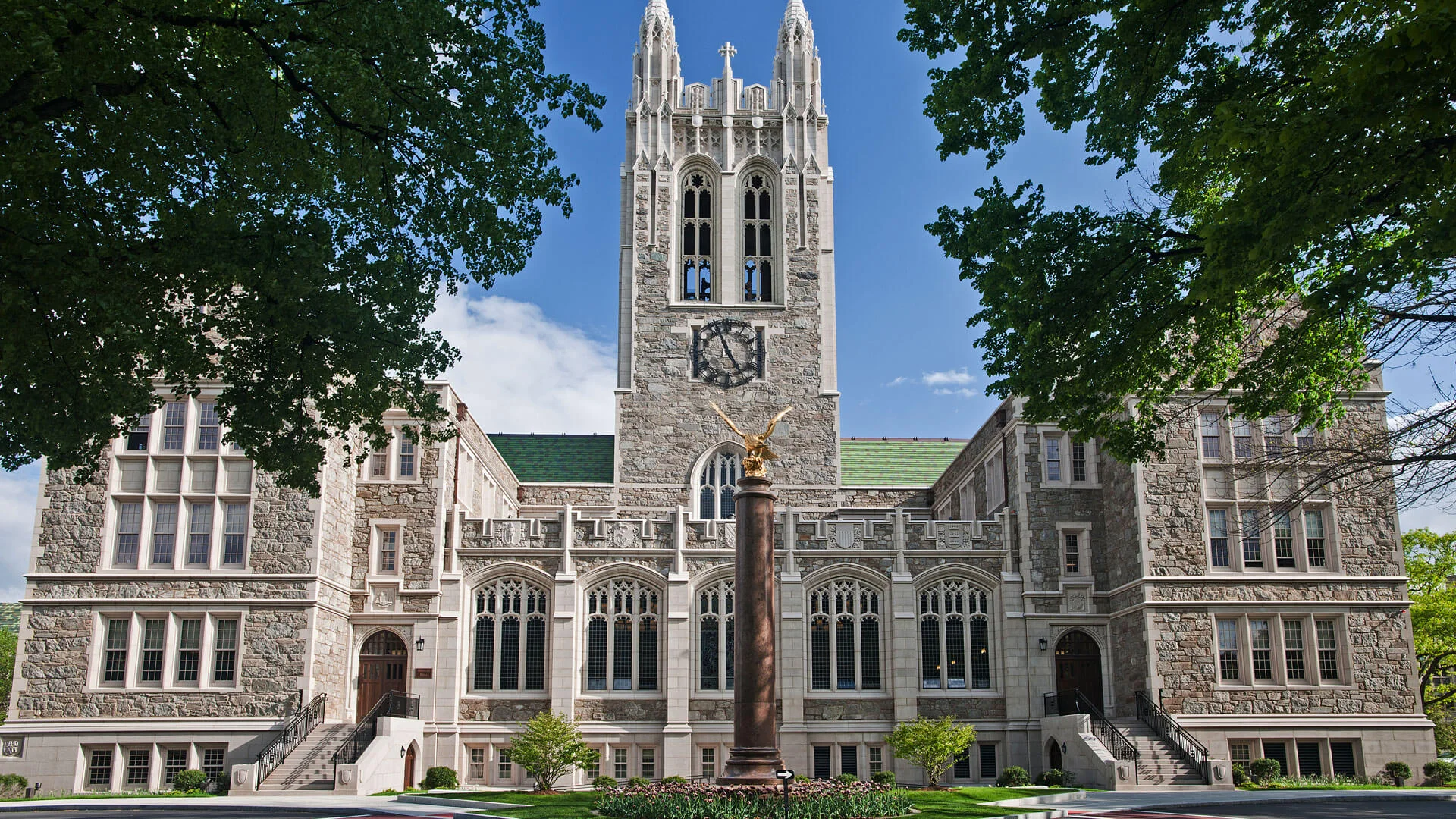 Quantum’s Top 5 Universities for Economics